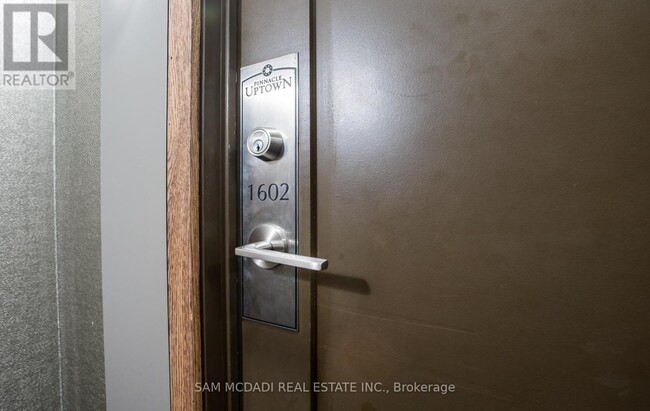 Photo du bâtiment - 55 Eglinton Ave W