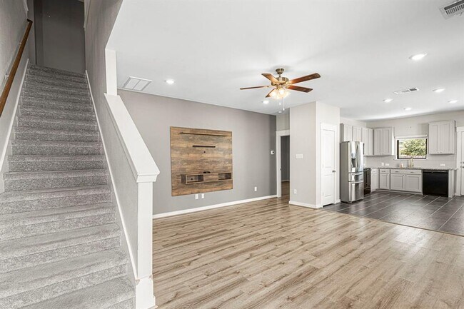 Foto del edificio - 252 Fieldwood Dr
