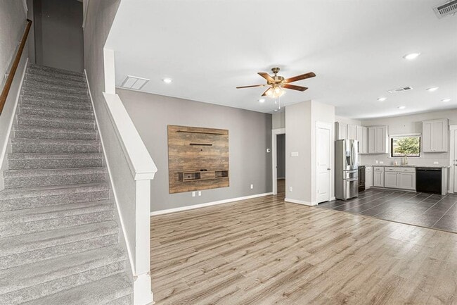 Building Photo - 252 Fieldwood Dr