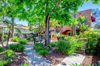 Building Photo - 3034 E Vista St