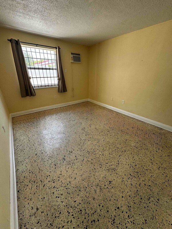 Foto del edificio - 1040 SW 7th St