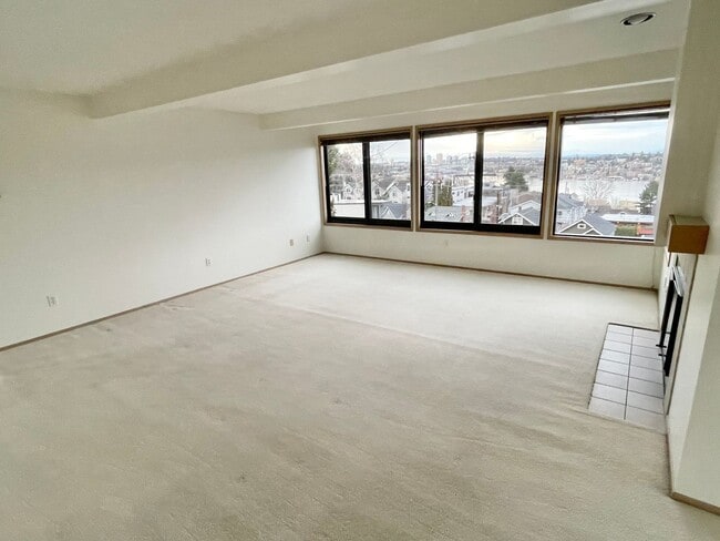 Building Photo - Queen Anne Condo with Exceptional Views and Two Parking Spots