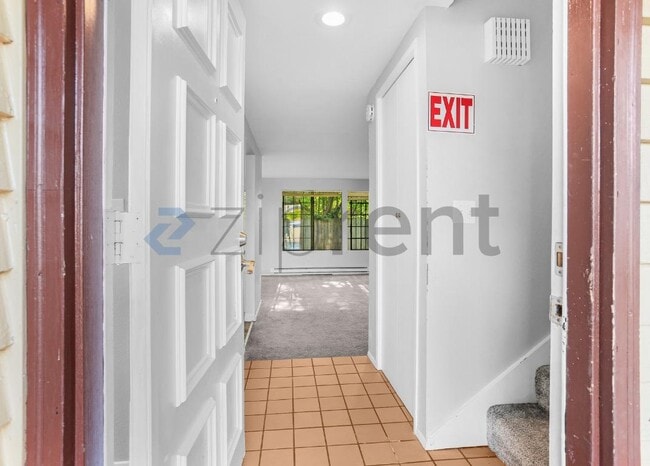 Building Photo - Unit