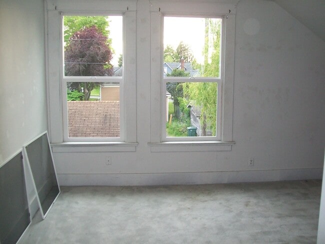 Building Photo - 1531 James St