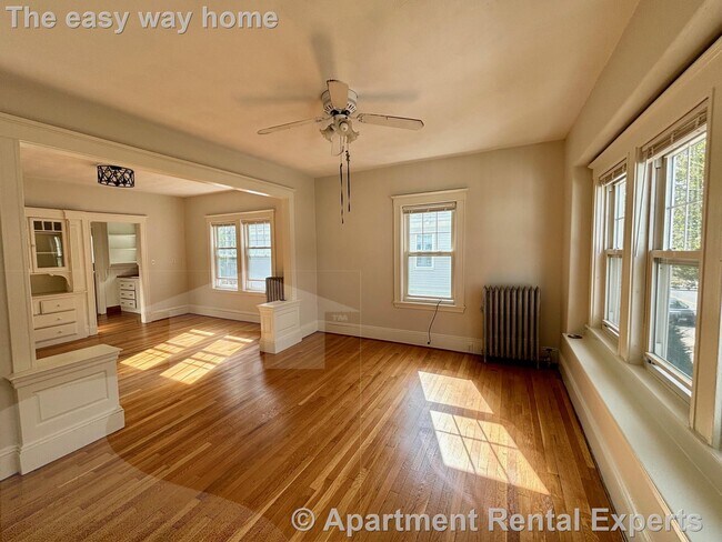 Building Photo - Large 1+ Bedroom with Parking Included on ...