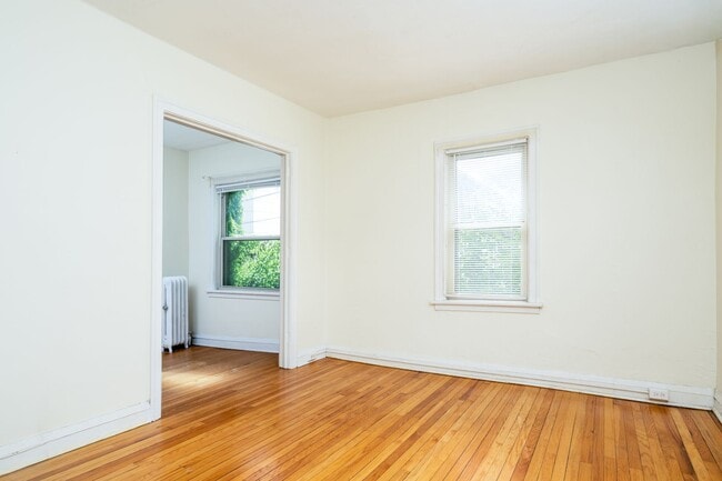 Interior Photo - 2226 Garfield Ave S