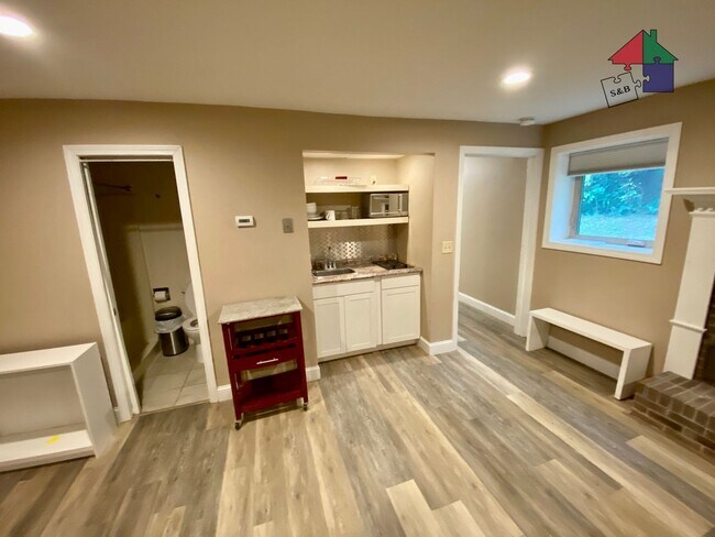 Building Photo - 276 Locust Hill Rd