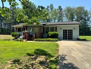 Building Photo - 6005 Leo Dr