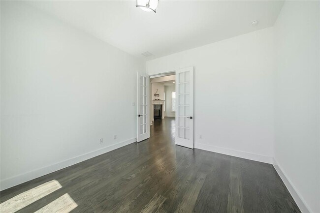 Building Photo - 1102 Sewanee Dr