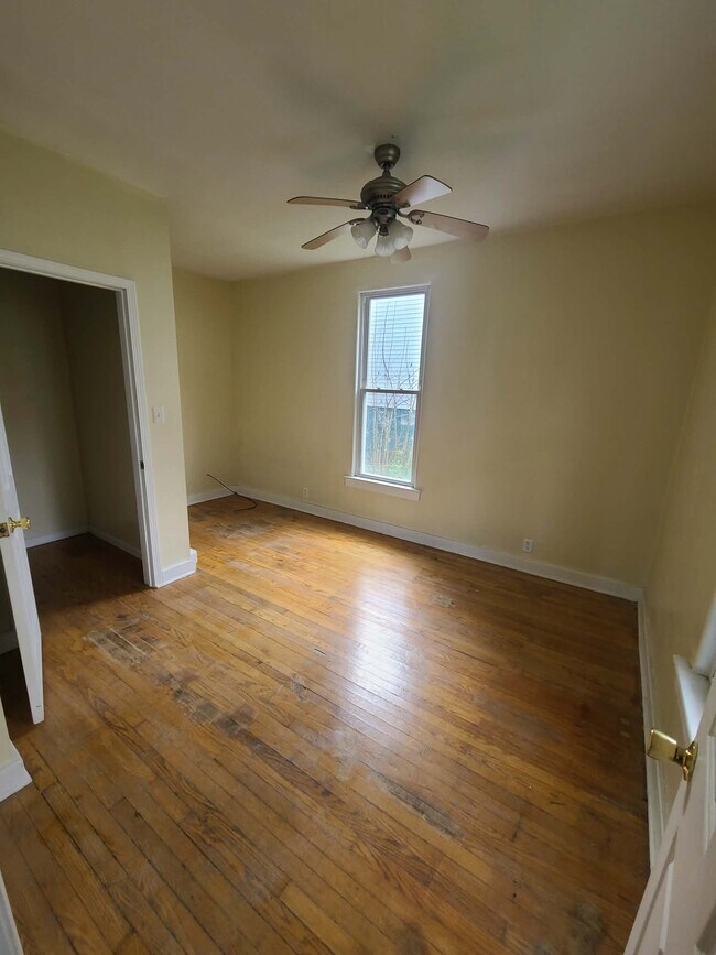 Foto del edificio - 134 E College Ave