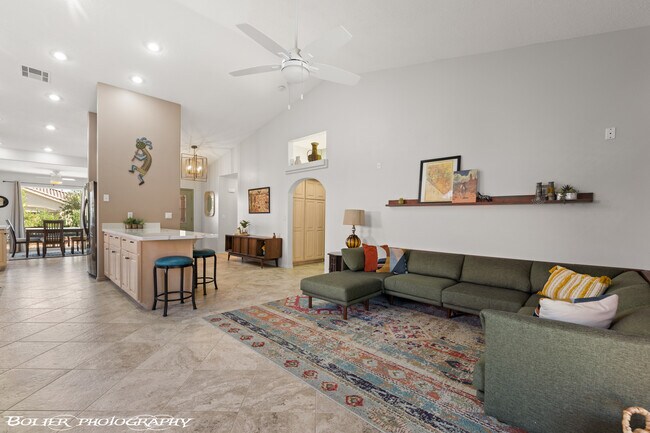Foto del edificio - 887 Ironwood Dr