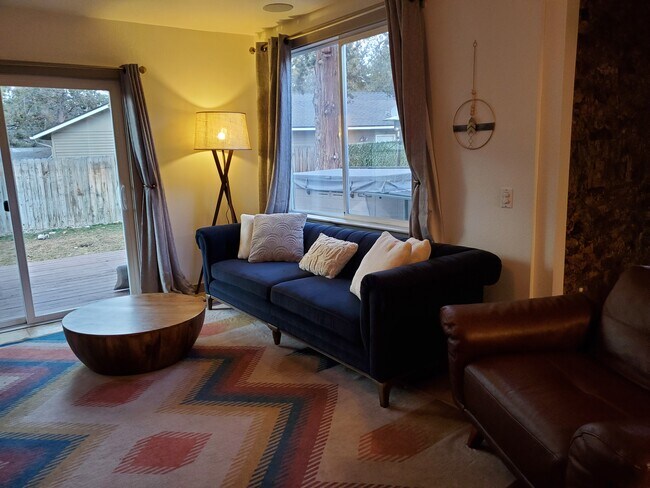 Living rm - 2707 NE Canyon Park Pl