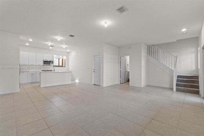 Foto del edificio - 4612 NW 83rd Pky