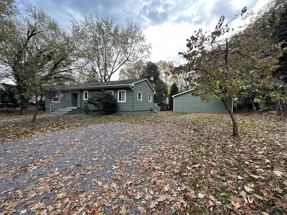 Primary Photo - 21 Birchwood Dr