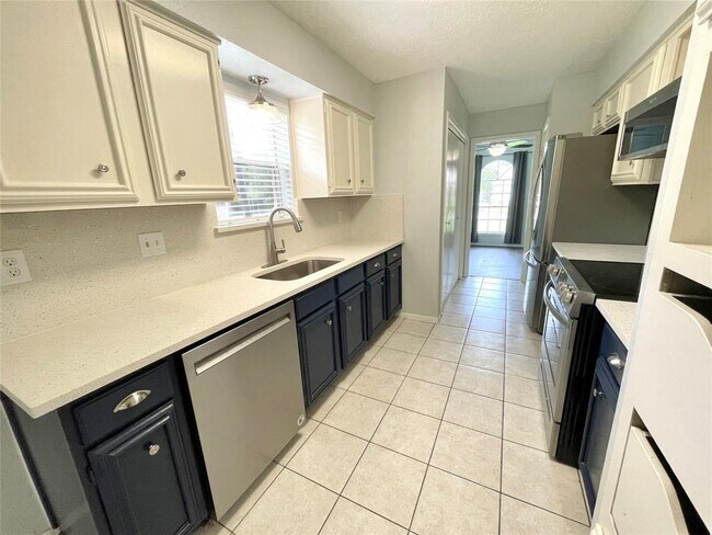 Foto del edificio - 16515 Forest Bend Ave