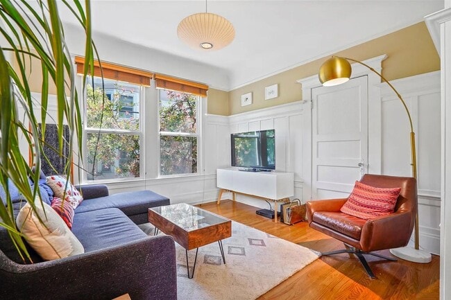 Photo - Bright and cozy 2br apartment in the heart...