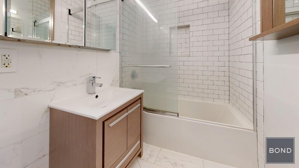 Foto del edificio - 217 E 84th St
