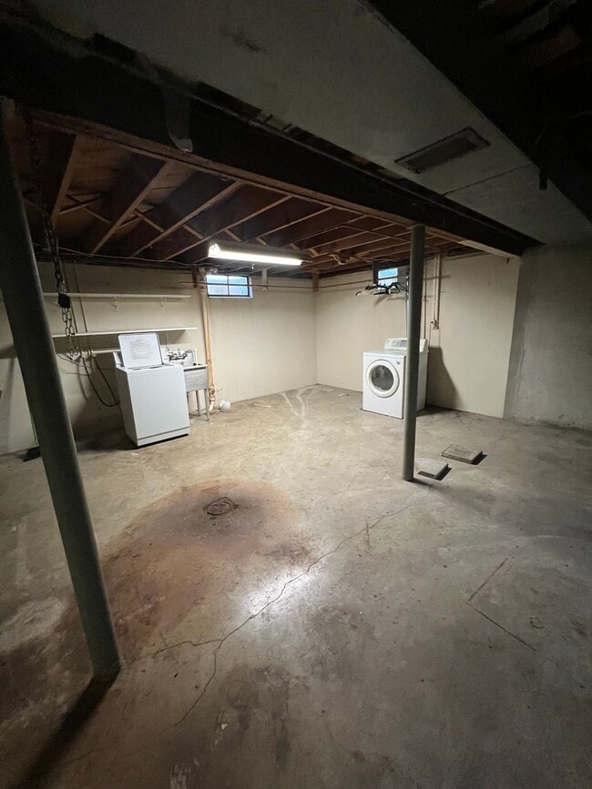 Building Photo - Indian Hills 3 Bedroom 1.5 Bath