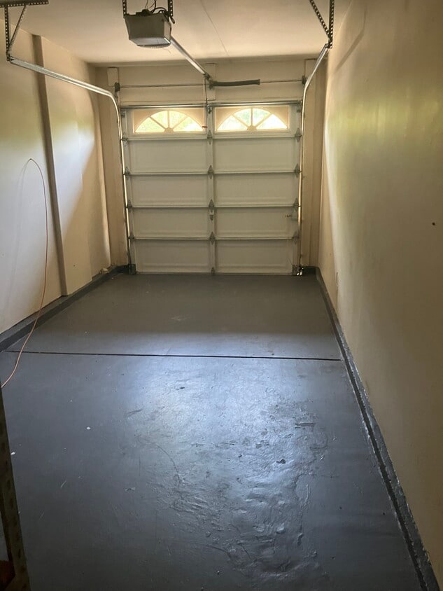 Private garage - 748 Stubbs Rd (Pleasant Hill, CA)