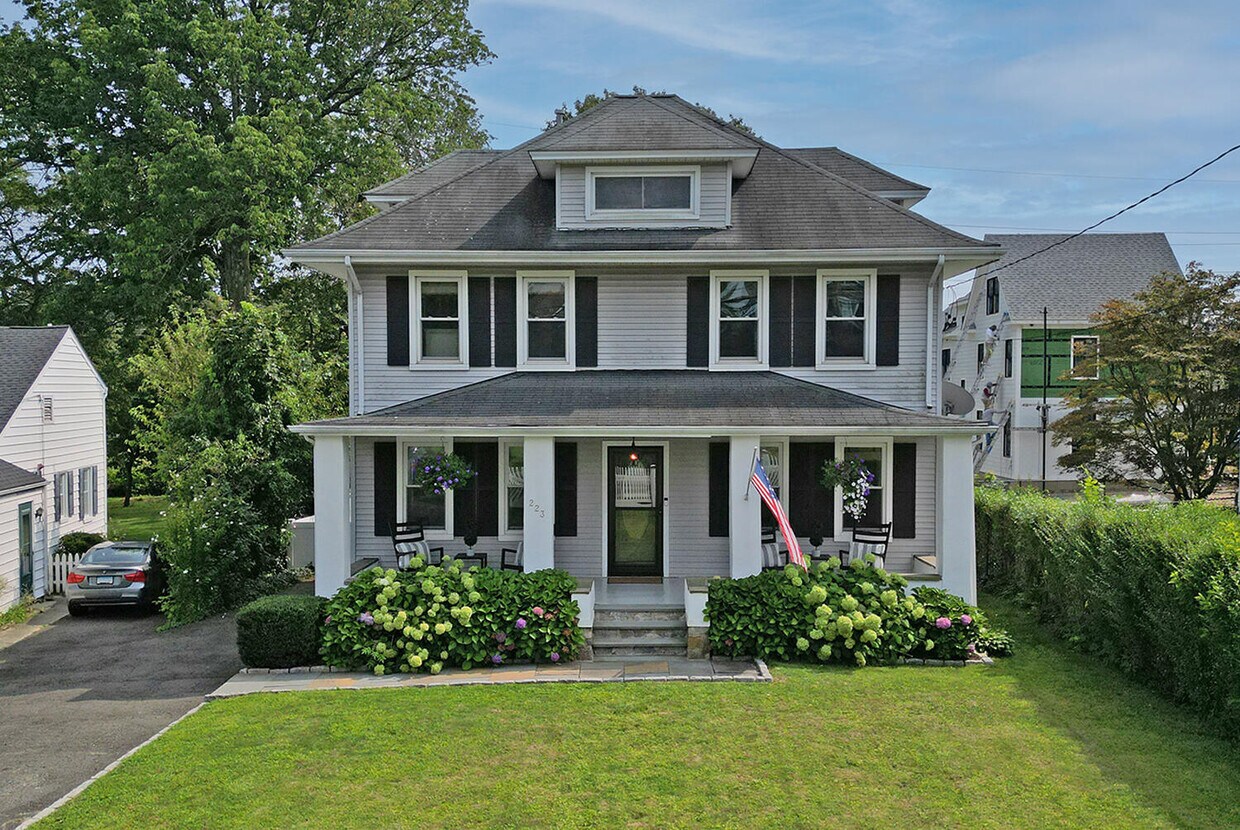 Primary Photo - 223 West Ave