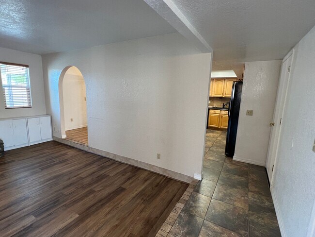 Foto del edificio - 3236 Silversmith Dr