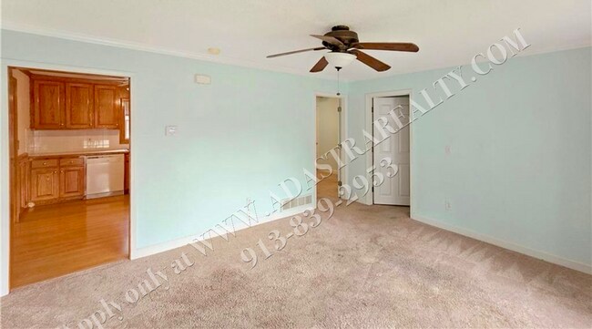 Foto del edificio - Cute Updated Home in Raytown-Available NOW!!