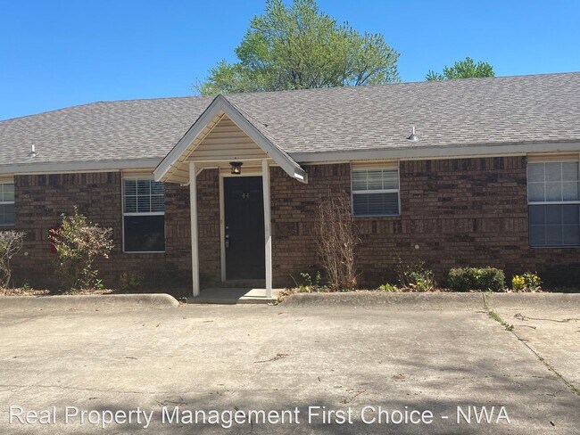 Foto del edificio - 2 br, 1.5 bath House - 44 Locust Street