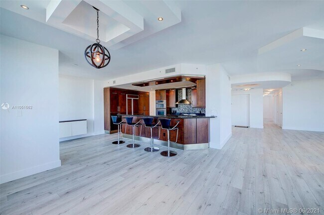 Foto del edificio - 9751 E Bay Harbor Dr