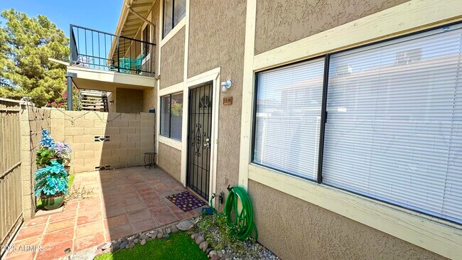 Foto del edificio - 1229 N 84th Pl