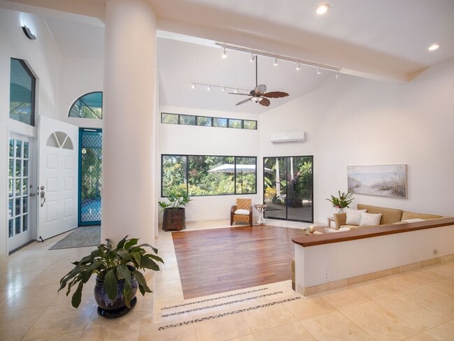 Building Photo - 3150 Waiea Pl