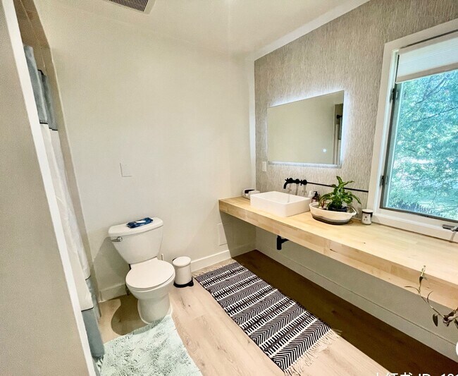 Foto del edificio - 40 Triumph Ct