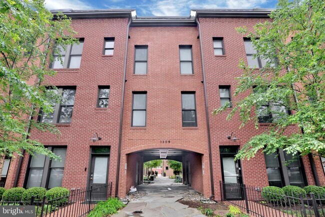 Foto del edificio - 1309 E St SE