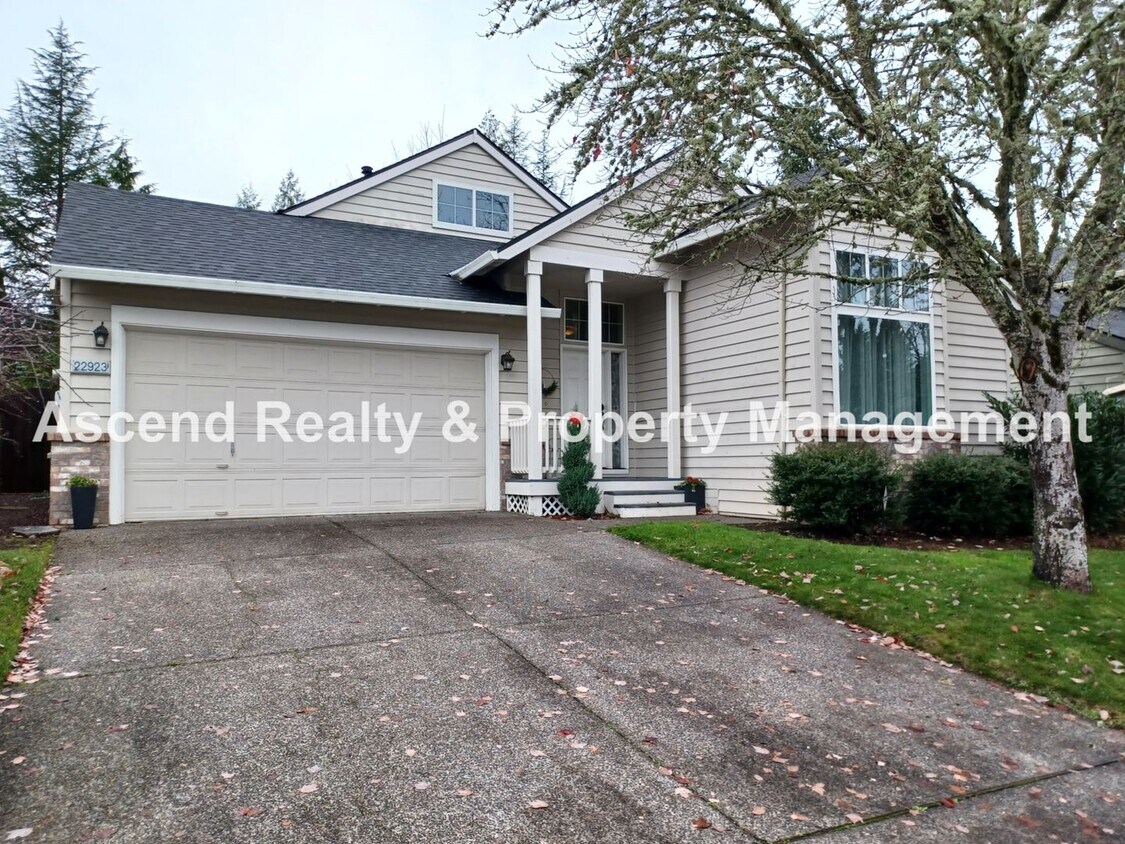 Primary Photo - Woodhaven Sherwood Magical One Level Home ...