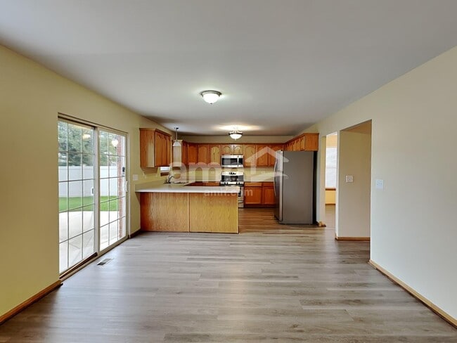 Building Photo - 8058 W Rosebury Dr
