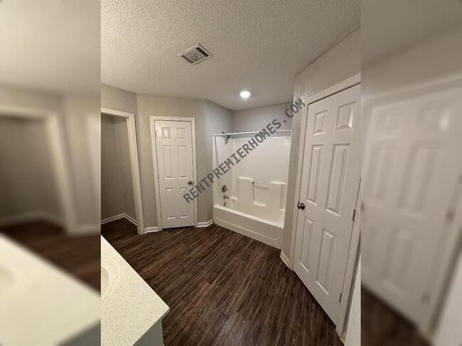 Building Photo - 103 White Wing Way