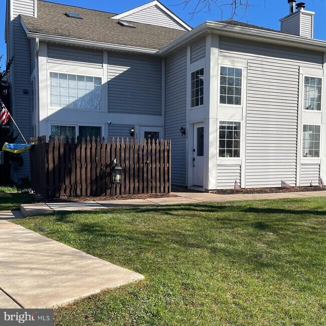 Building Photo - 102 Wheatsheaf Ln