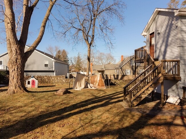 Building Photo - 48 Ray St