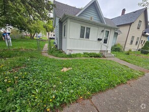 Building Photo - 1612 W 8th St
