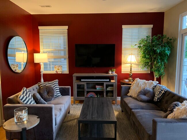 large flat screen TV in great room - 170 Lake Shore Dr