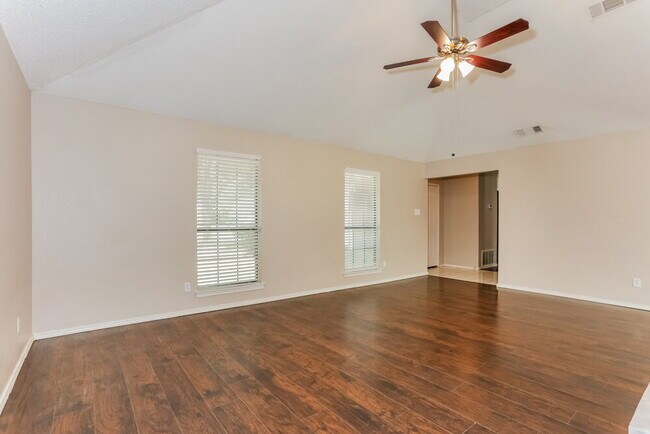 Foto del edificio - 3309 Country Creek Ln