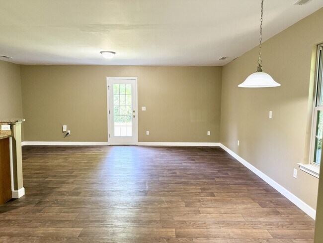 Building Photo - 318 Zach Dr