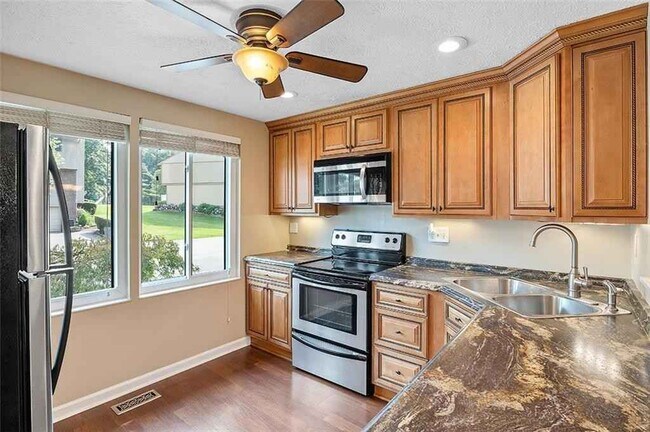 Foto del edificio - 535 Hunters Path Rd