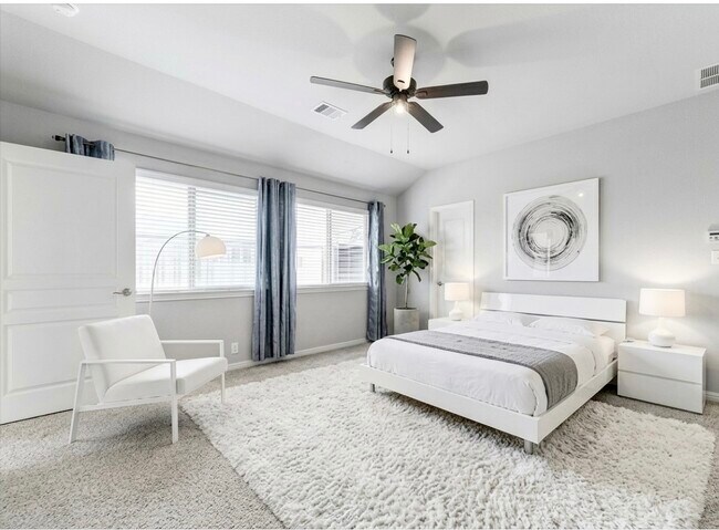 Foto del edificio - 485 Harding Ln