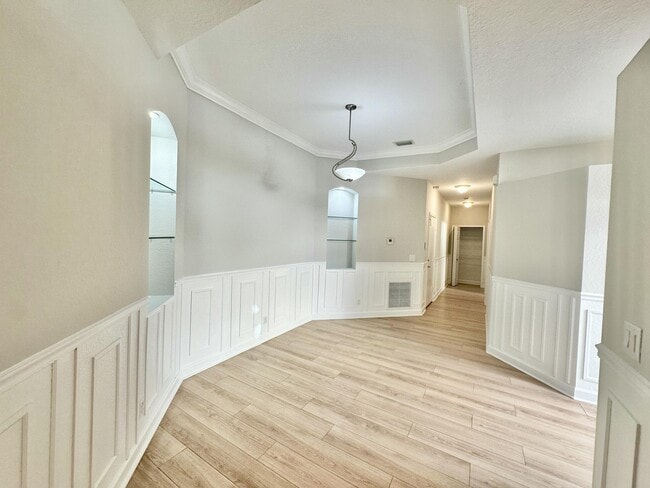 Building Photo - 702 Via Toscana Via