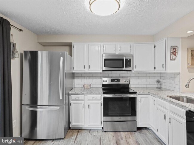 Building Photo - 1604 Fieldthorn Dr