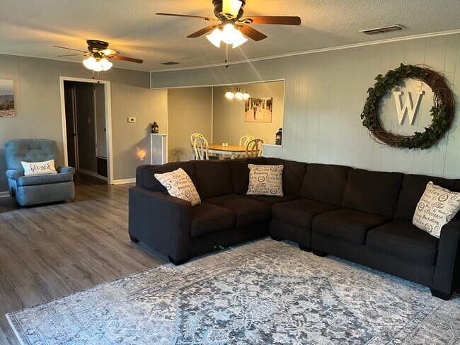 Foto del edificio - 6169 Farm to Market Rd 2011