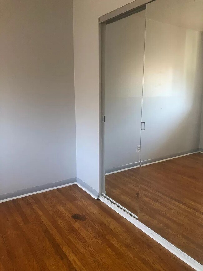 Foto del edificio - 2553 S 44th St