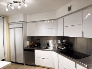 Building Photo - 18911 Collins Ave