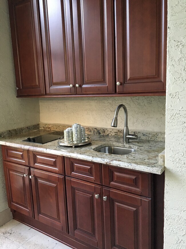 Foto del edificio - 2631 Retreat View Cir