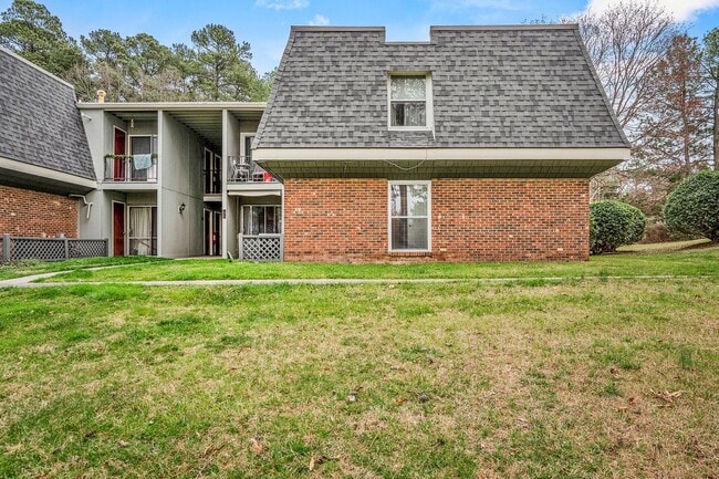 Building Photo - 2 Bed 1.5 bath Condo - Close to UNC!  Beautifully Renovated-MOVE IN READY! $500 off first month's...